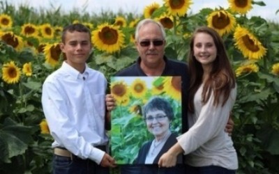 Man Plants Four Miles Of Sunflowers To Honor His Wife